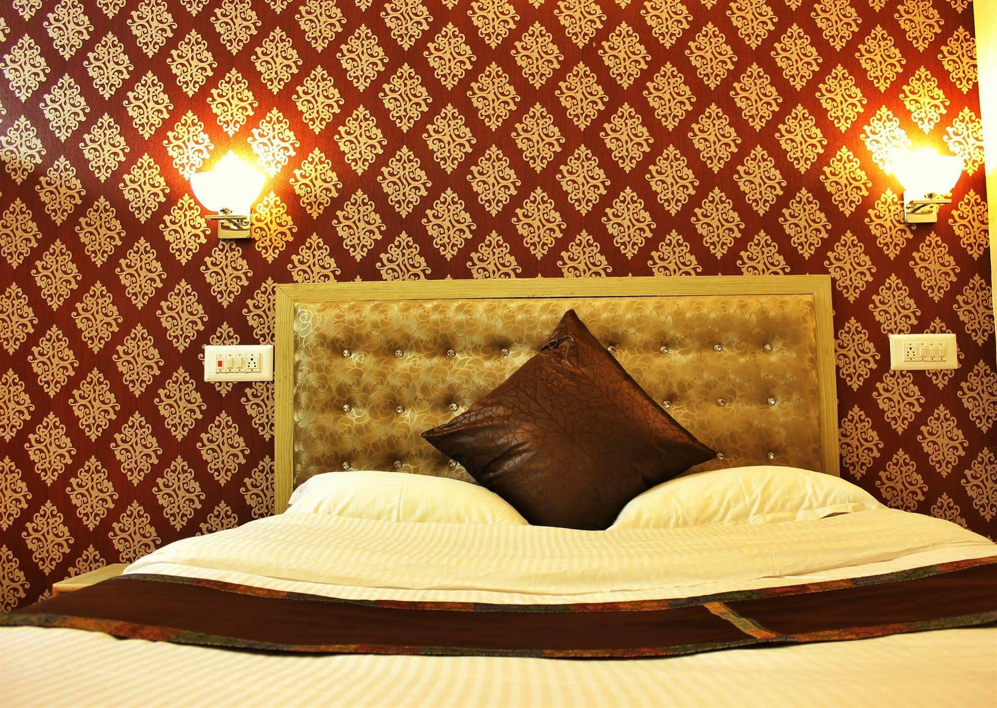 Hotel Walisons Resorts Srīnagar Exteriör bild
